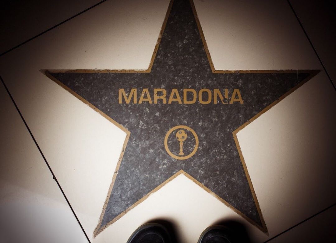 В караоке клубе Марадона каждый гость - это самая настоящая звезда!
